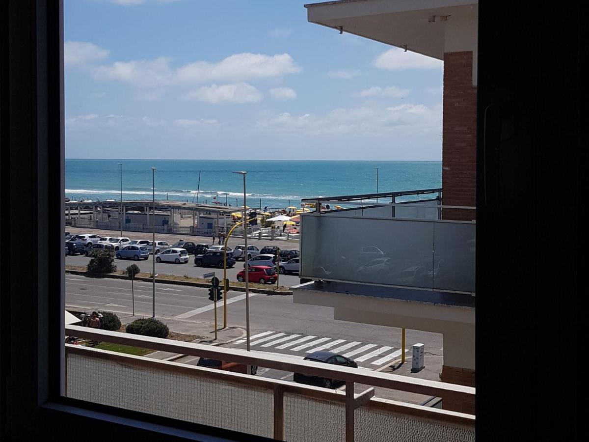 Sea View Lägenhet Lido di Ostia Exteriör bild