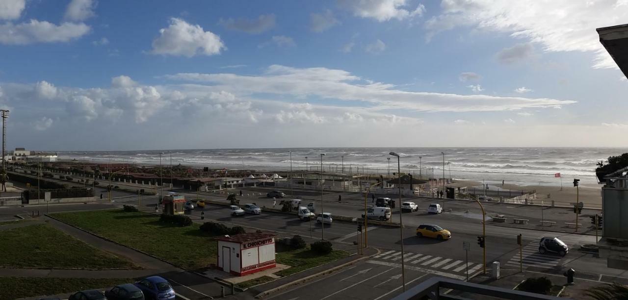 Sea View Lägenhet Lido di Ostia Exteriör bild